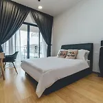 Tranquil Sea View Danga Bay 3Br 6Pax By Our Stay
